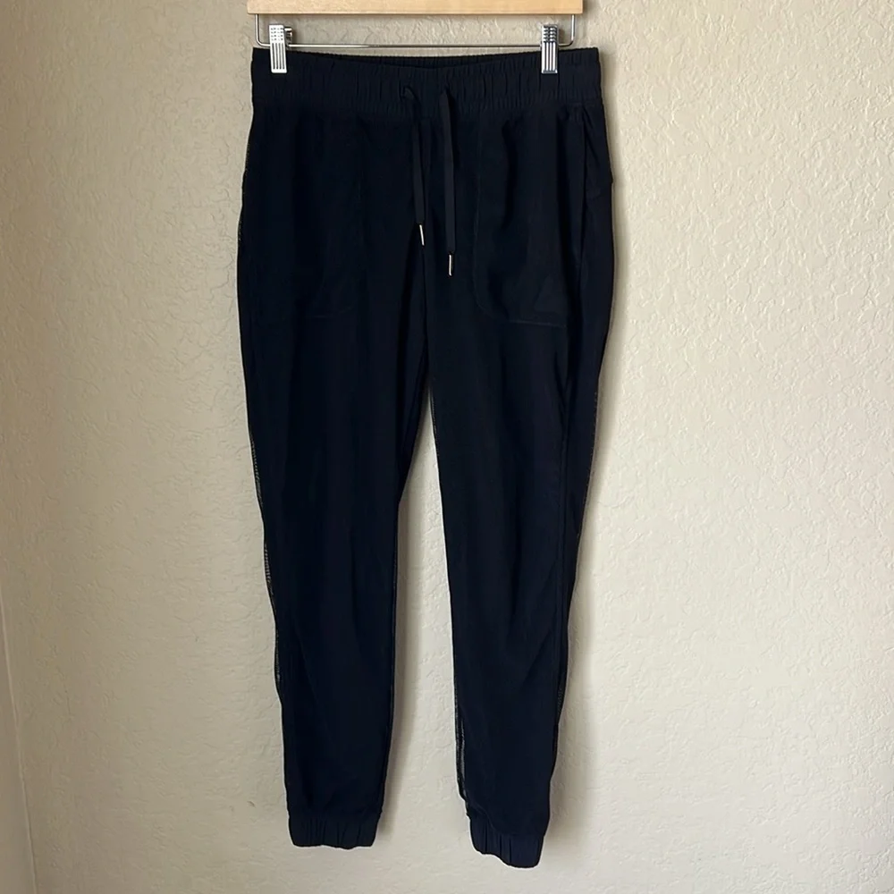 Lululemon black mesh overlay modern joggers